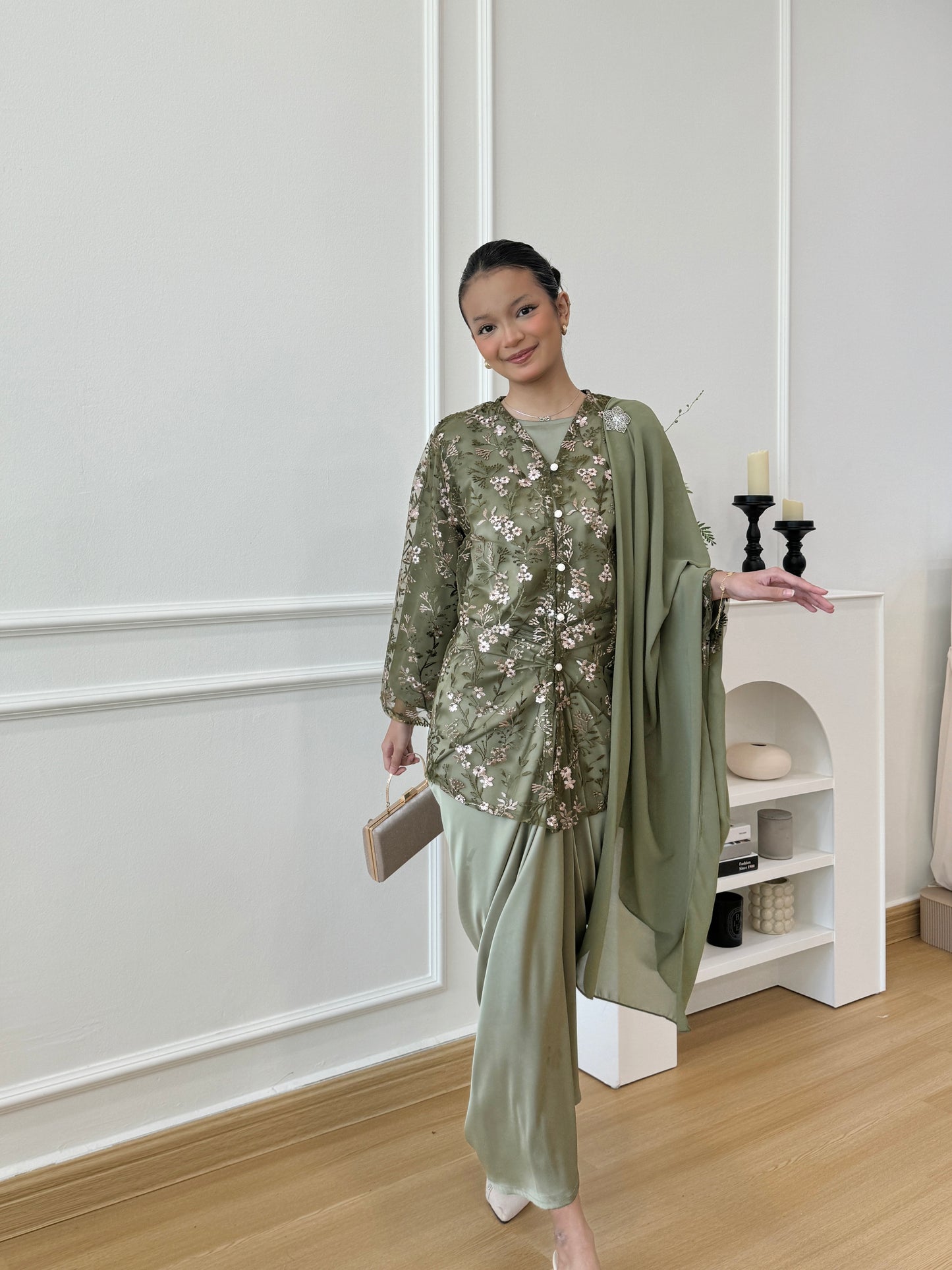 ANGGREK IN OLIVE
