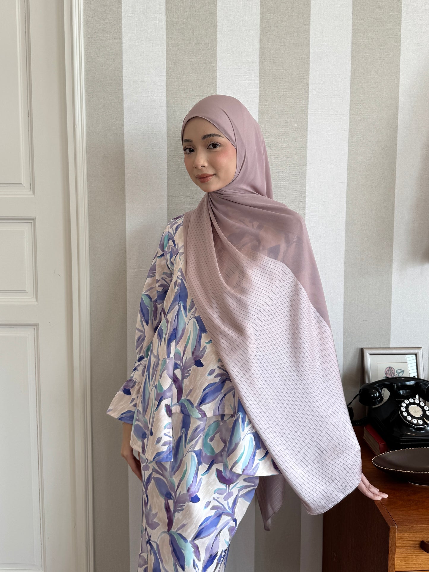 VELA SHAWL IN MAUVE BLUSH