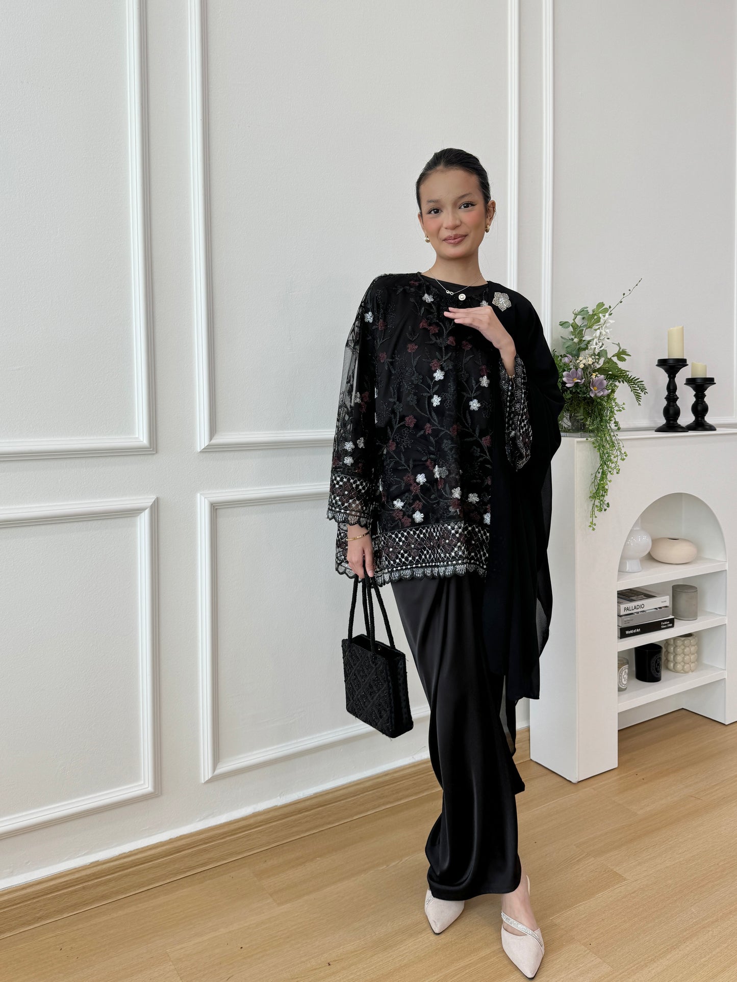 FREESIA IN BLACK
