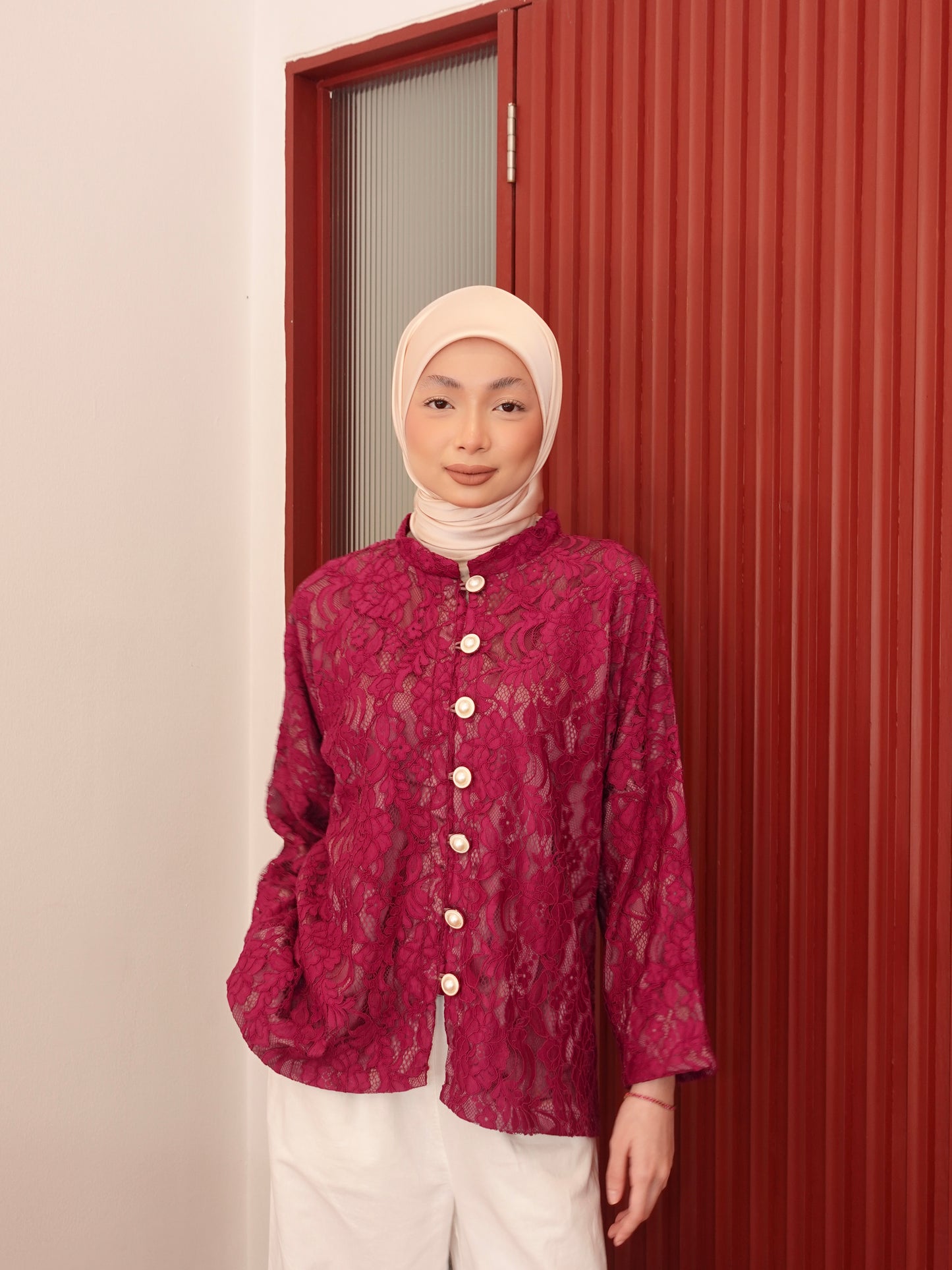 AUNGGUN LACE TOP IN MAGENTA