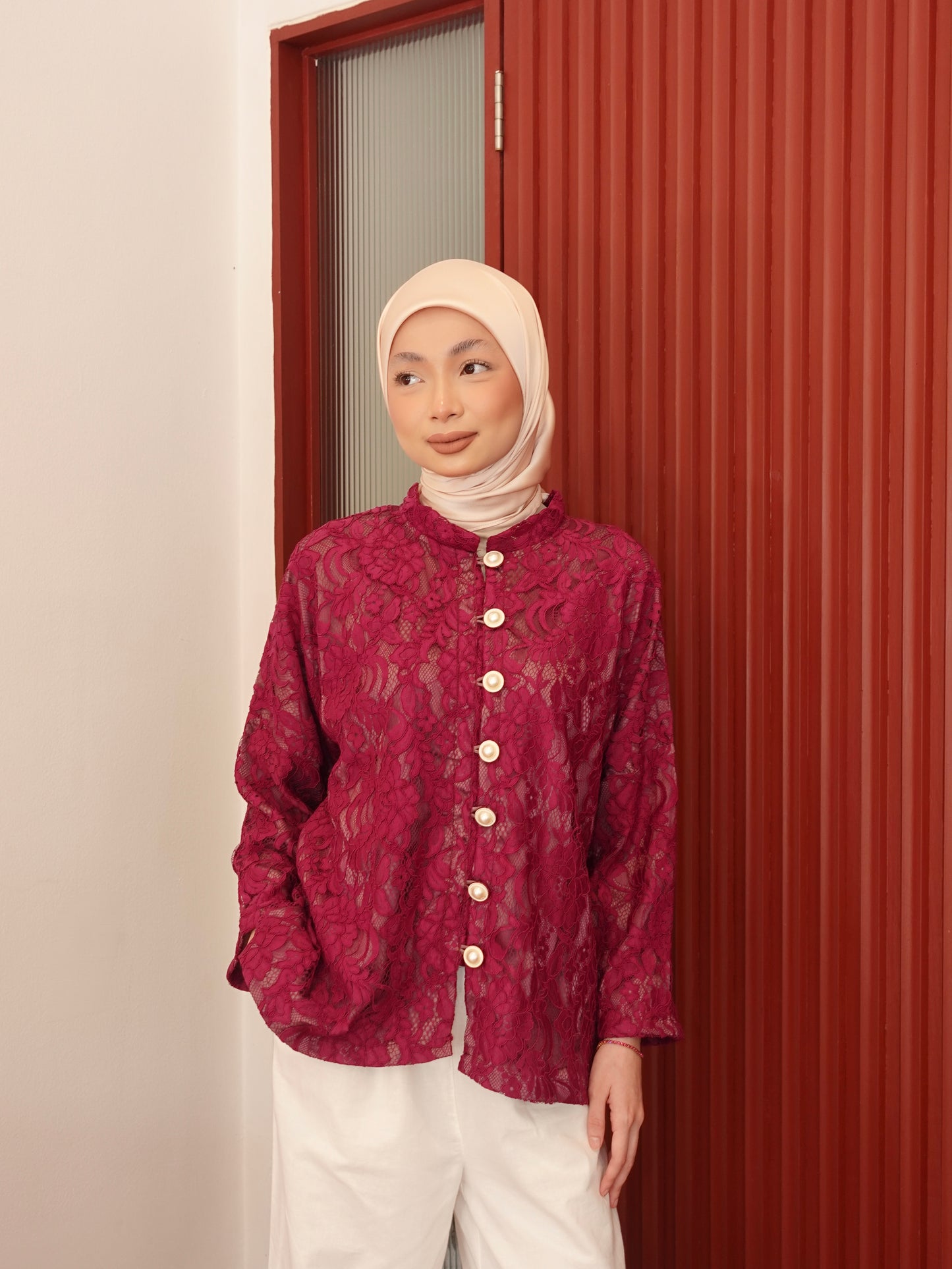 AUNGGUN LACE TOP IN MAGENTA