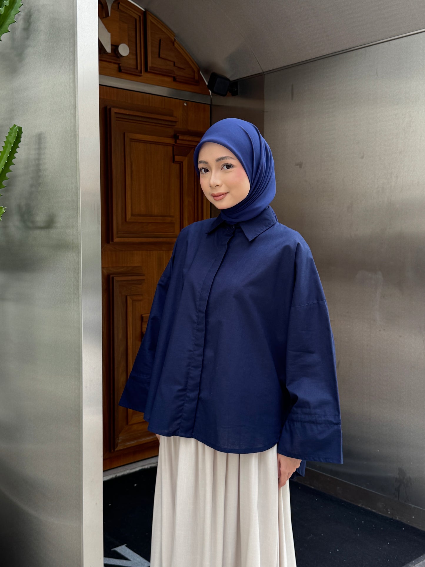 BETH LINEN IN NAVY BLUE
