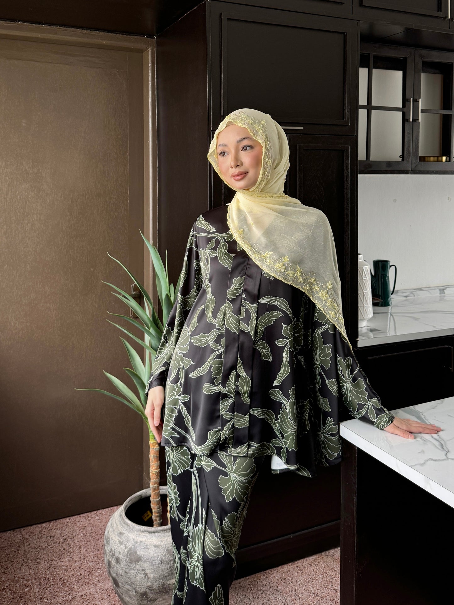 AMEERA KAFTAN IN OLIVE