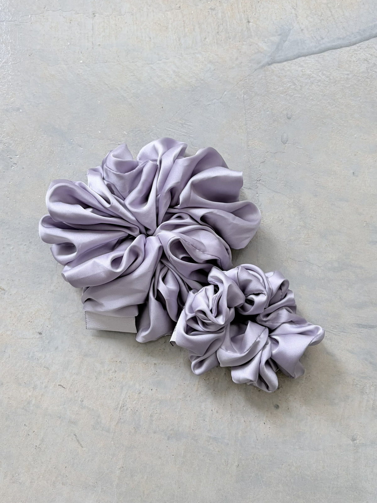 Scrunchie in Lily