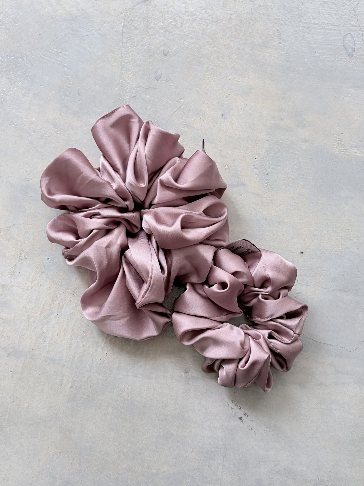 Scrunchie in Blush Petal