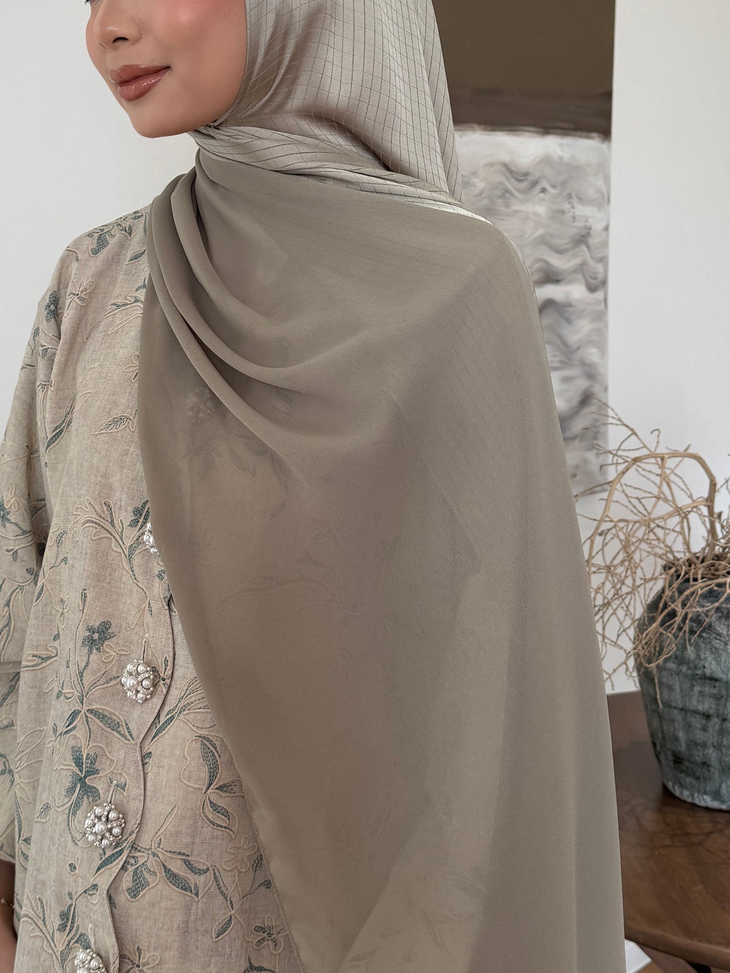 VELA SHAWL IN MUTED OLIVE