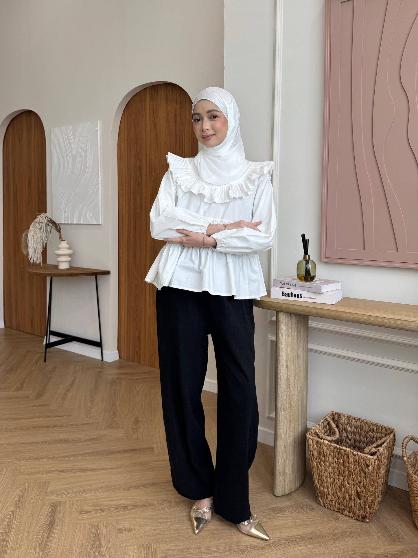 EASE LINEN PANTS IN BLACK