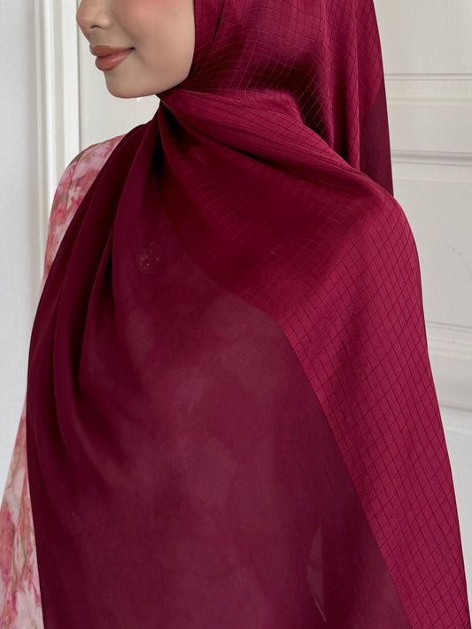 VELA SHAWL IN RUBY RED