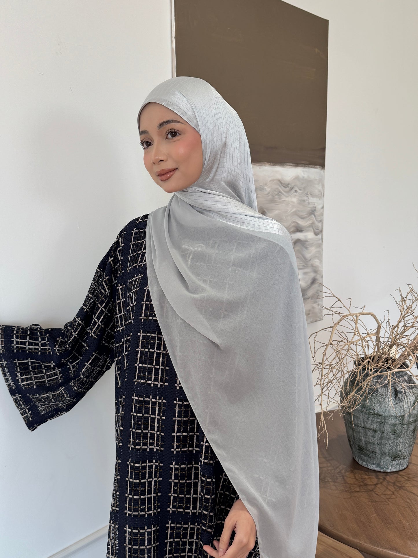 VELA SHAWL IN DOVE GREY