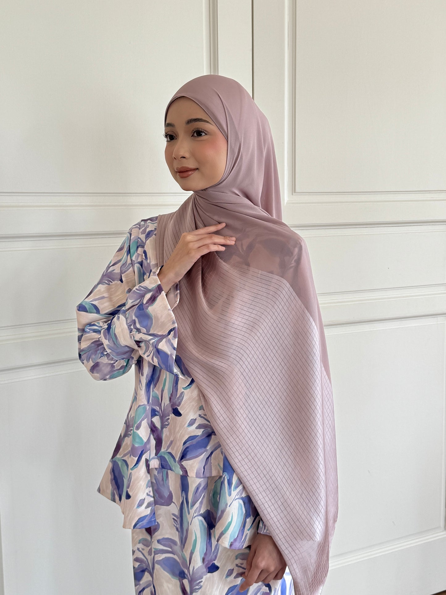 VELA SHAWL IN MAUVE BLUSH