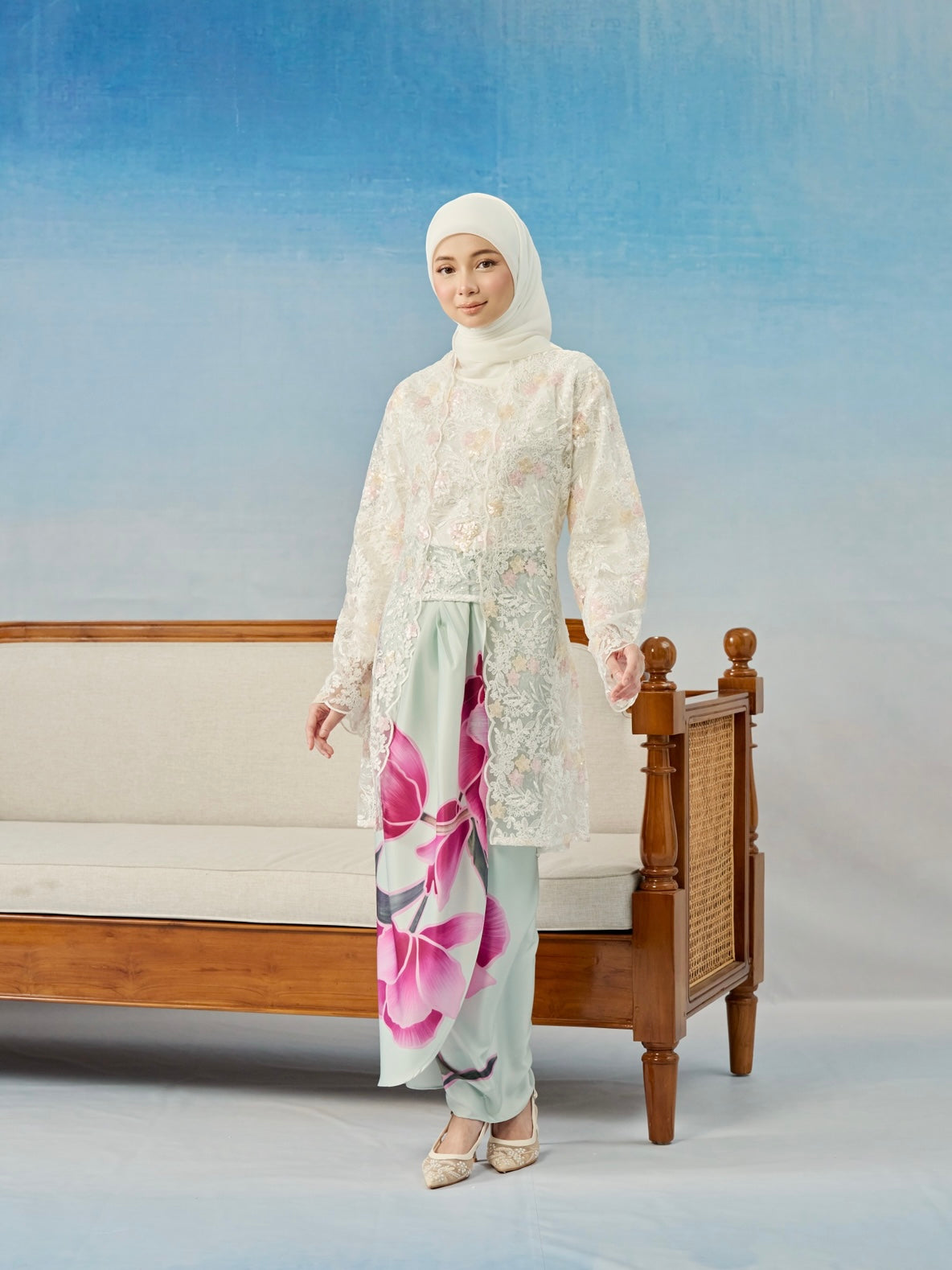 ZENIA KEBAYA IN SNOW PETAL