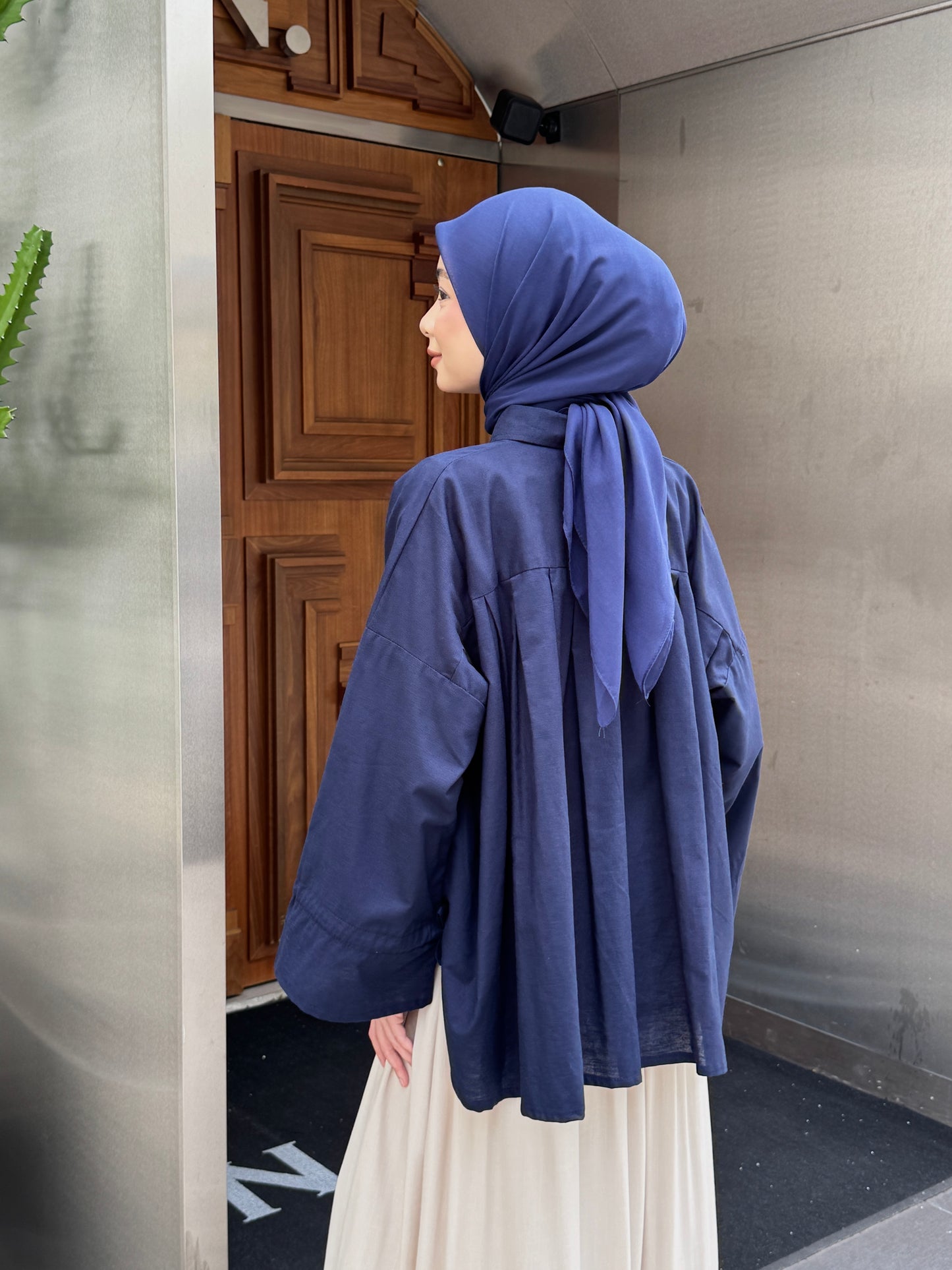 BETH LINEN IN NAVY BLUE
