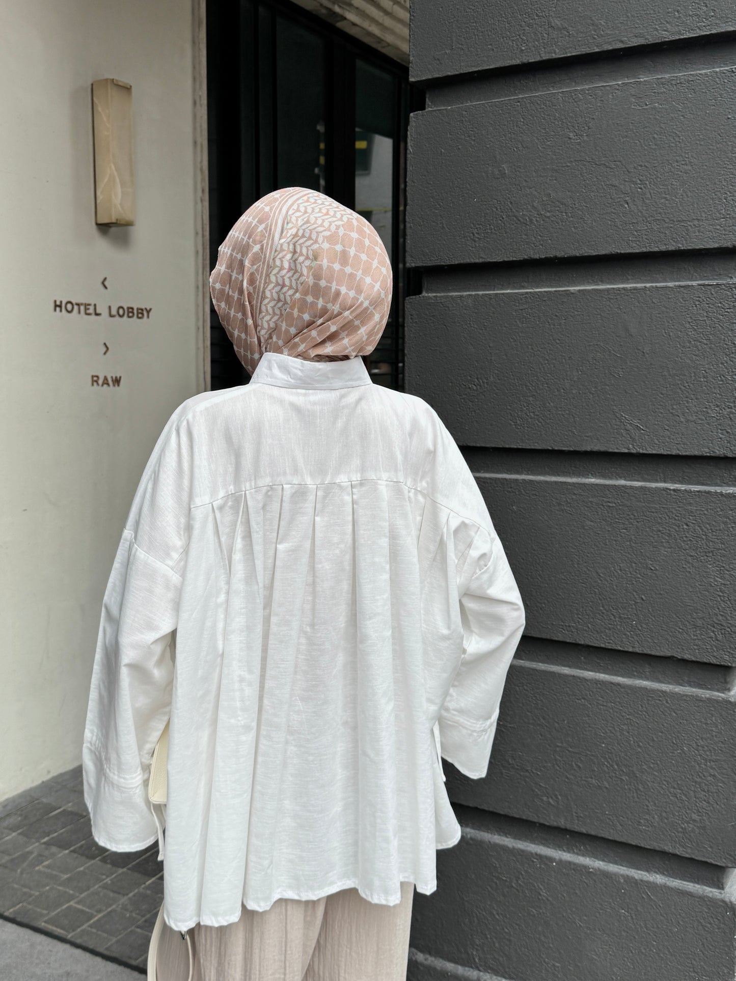 BETH LINEN IN WHITE