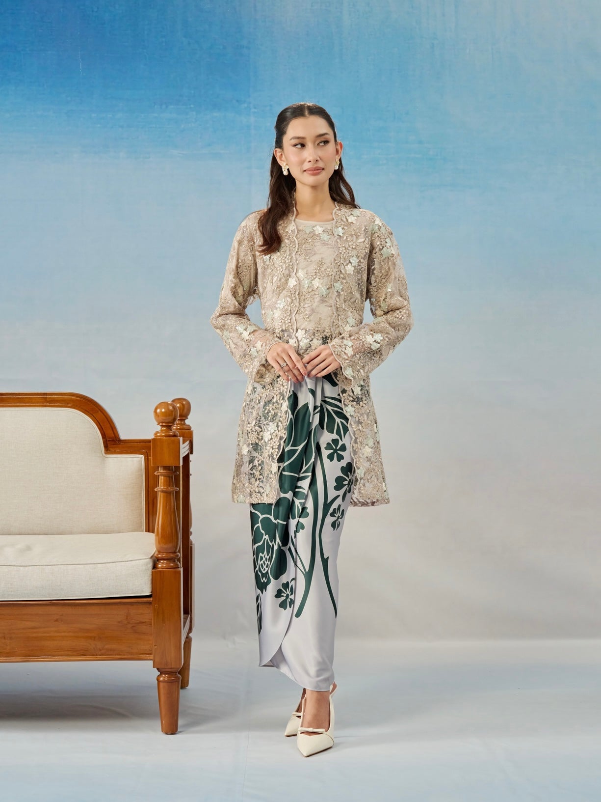 ZENIA KEBAYA IN LUNA BEIGE