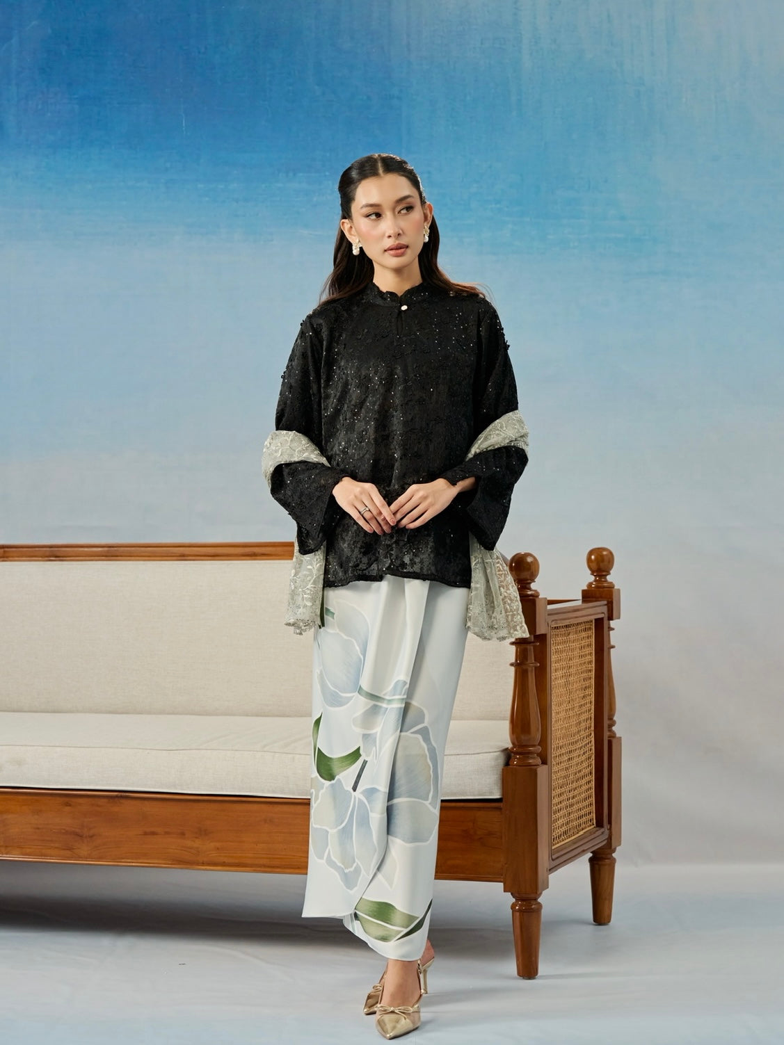 AURELIA KURUNG IN NOIR PETAL