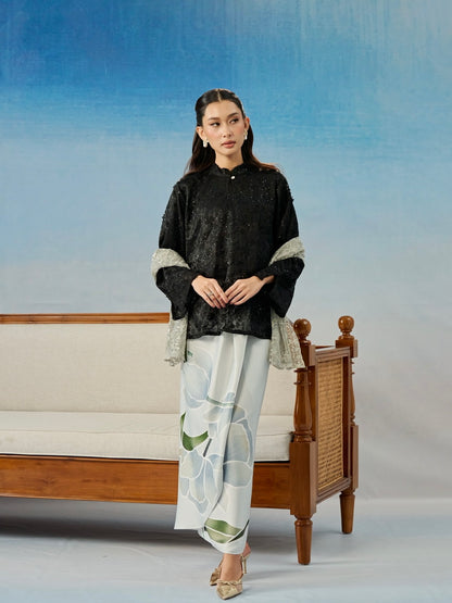 Aurelia Kurung in Noir Petal
