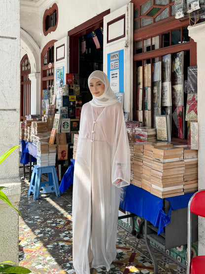 Hayra Glitz in Pearl White