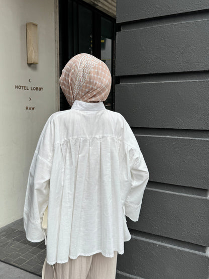 BETH LINEN IN WHITE