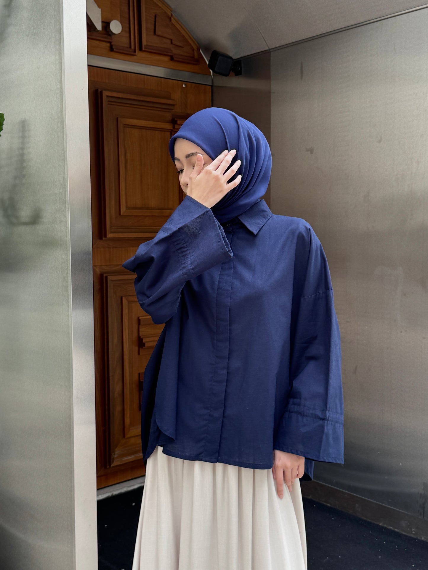 BETH LINEN IN NAVY BLUE