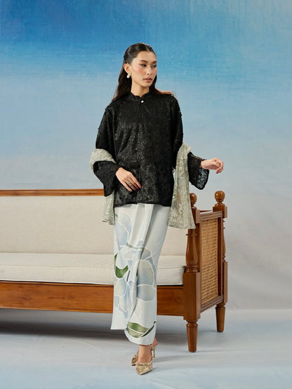 Aurelia Kurung in Noir Petal