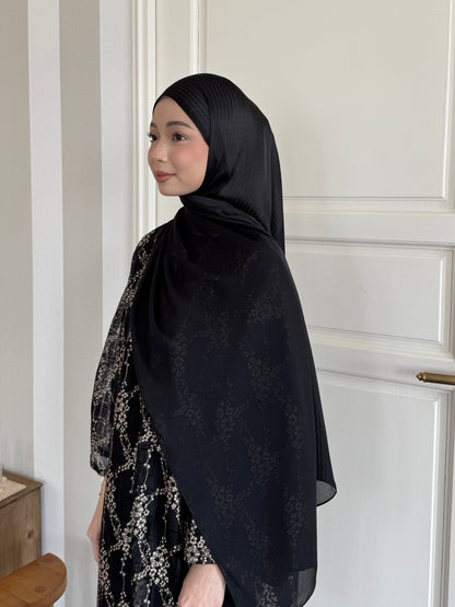 Vela Shawl in Onyx Black