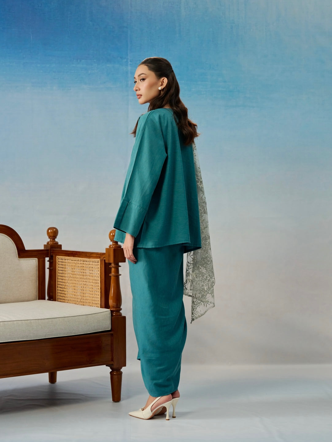 DAHLIA LINEN PLAIN IN TEAL BLUE