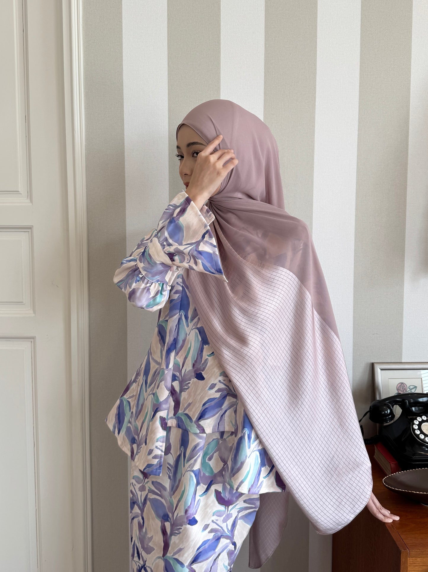 VELA SHAWL IN MAUVE BLUSH