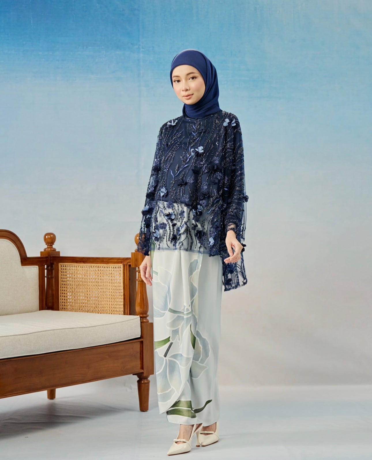 THEA CAFTAN IN NAVY BLUE