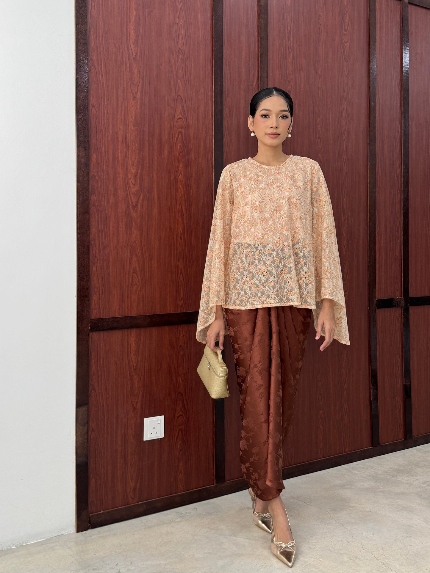 DEFECT ASTER KURUNG IN AMBER SAND