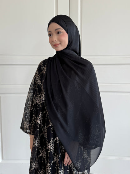 Vela Shawl in Onyx Black