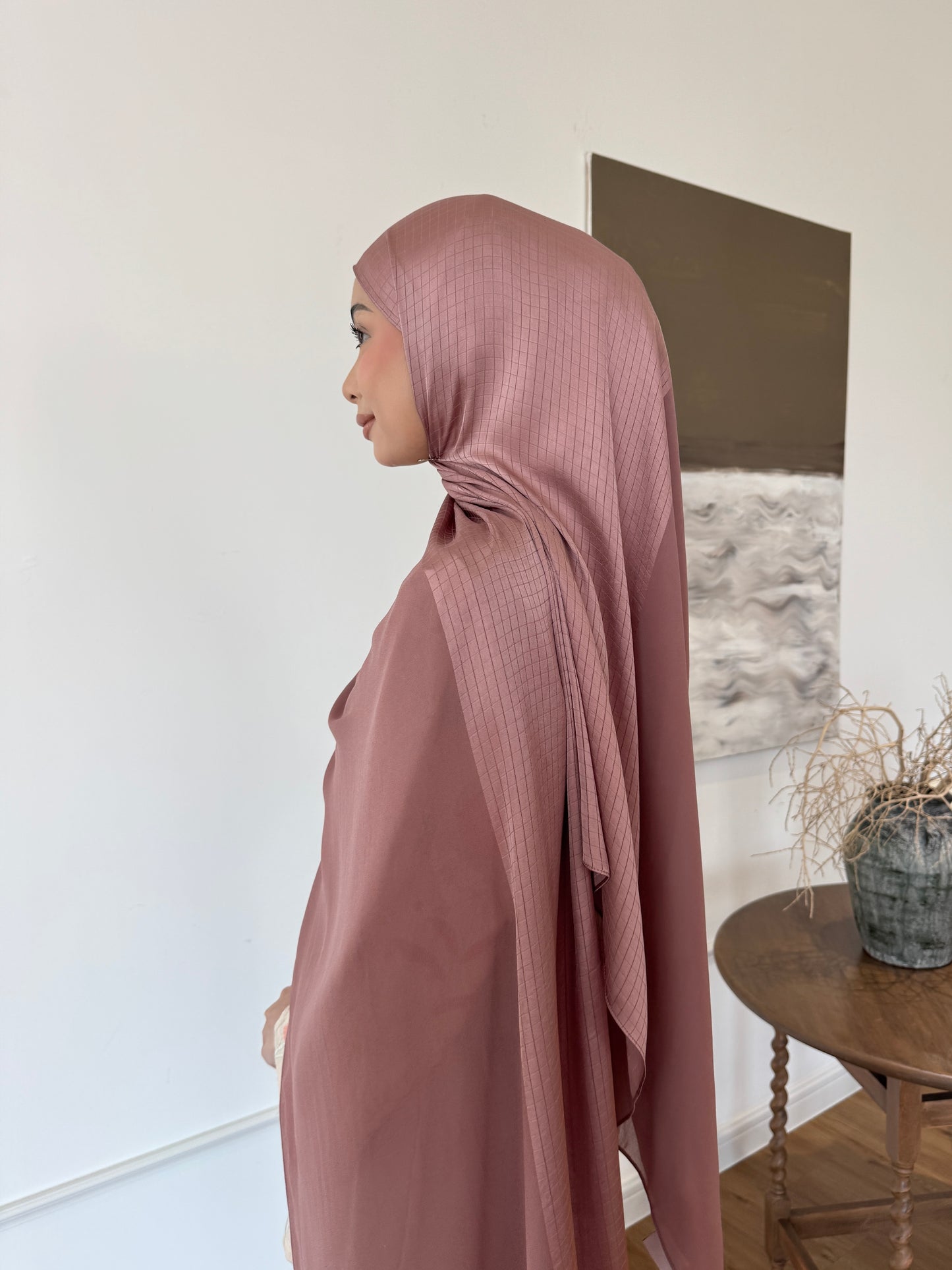 VELA SHAWL IN ROSY BROWN