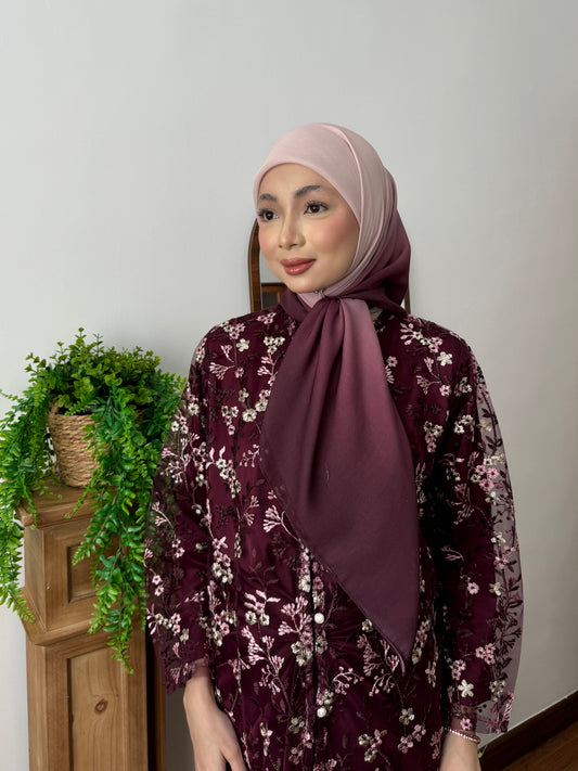 MARIAM DWITONE IN MAROON