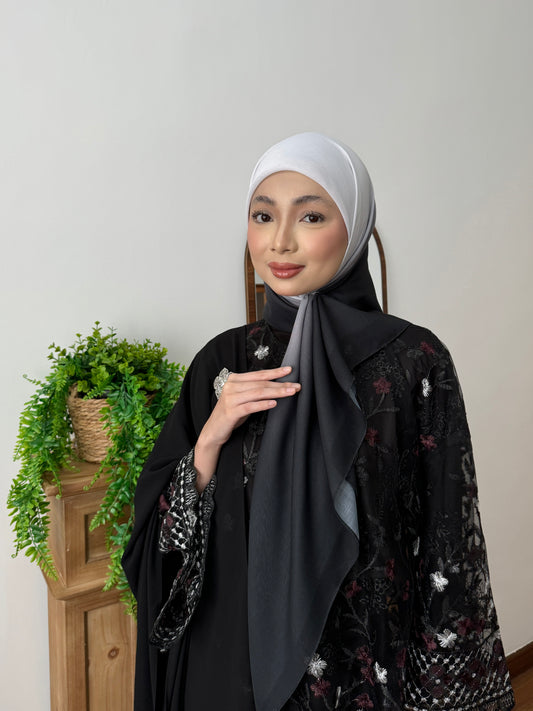 MARIAM DWITONE IN BLACK WHITE