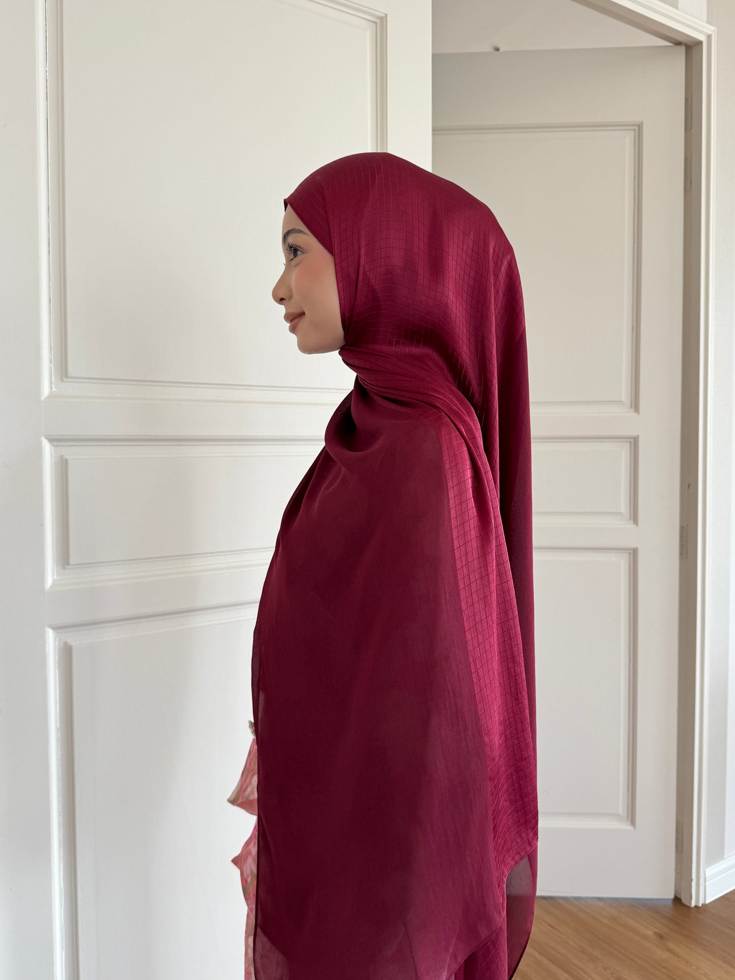VELA SHAWL IN RUBY RED