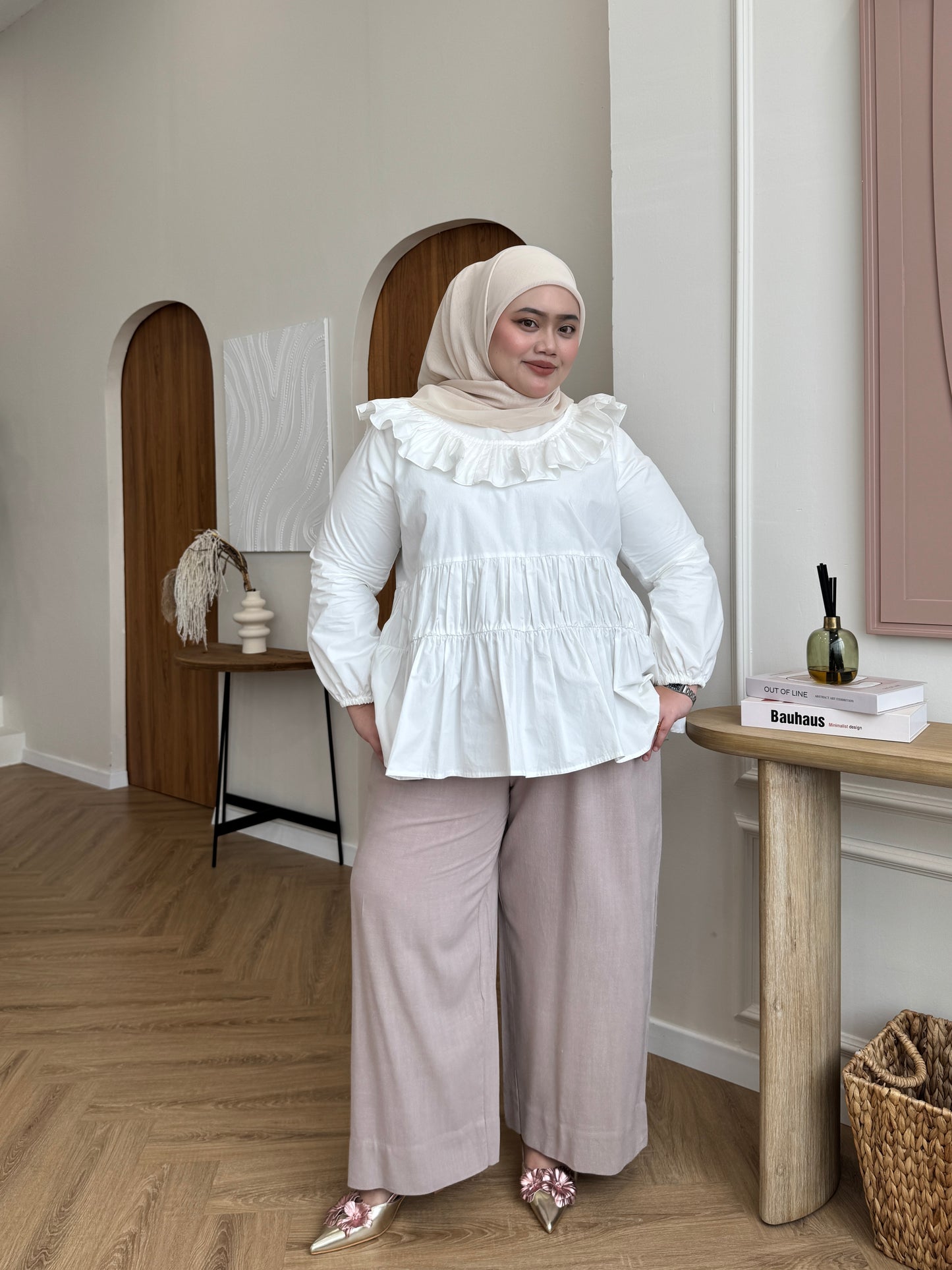 EASE LINEN PANTS IN TAUPE