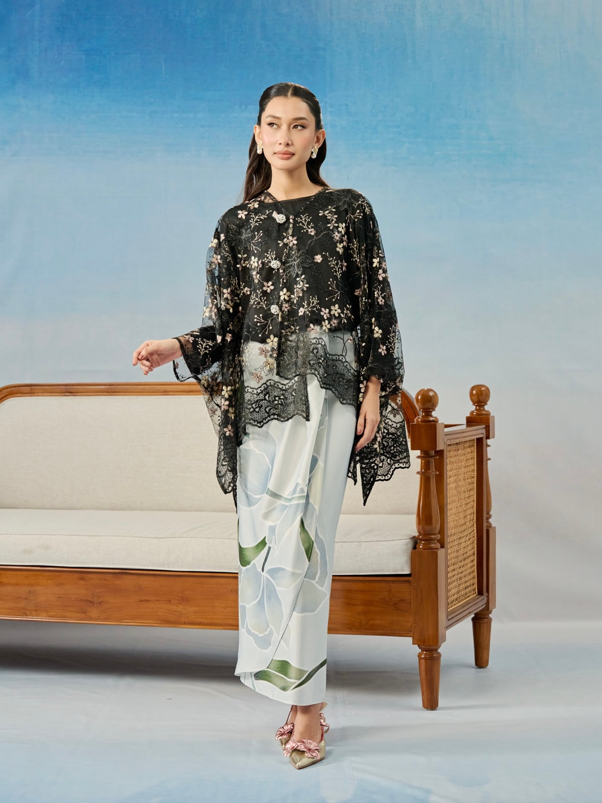 AZALEA LACE IN MIDNIGHT BLOOM