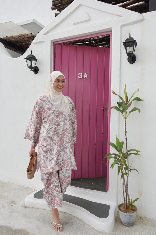 KESUMA KURUNG IN SPLASH PINK