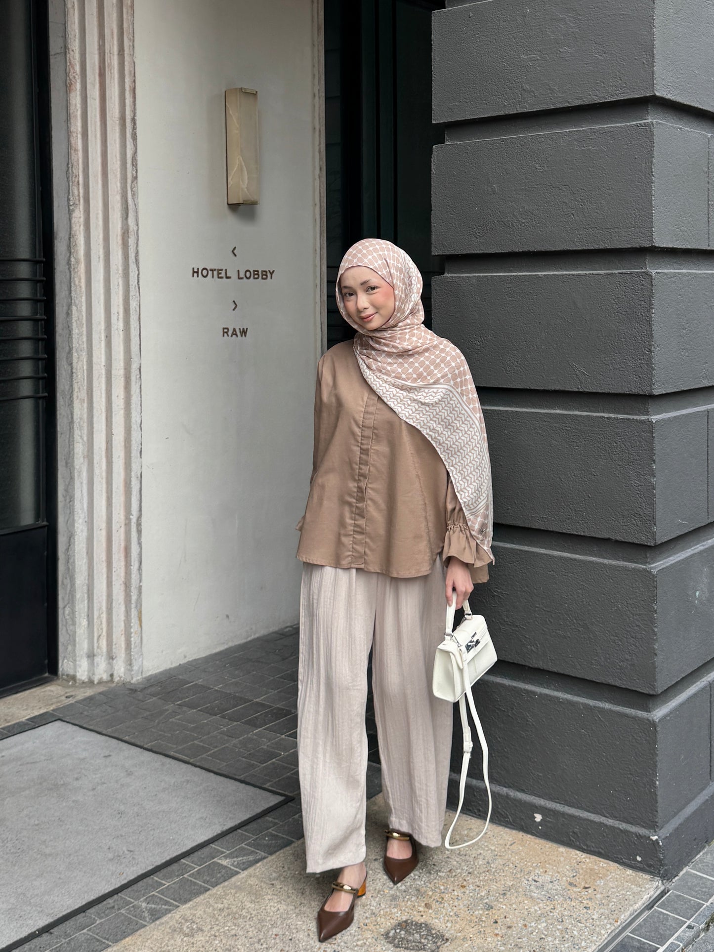 BETH LINEN IN BROWN