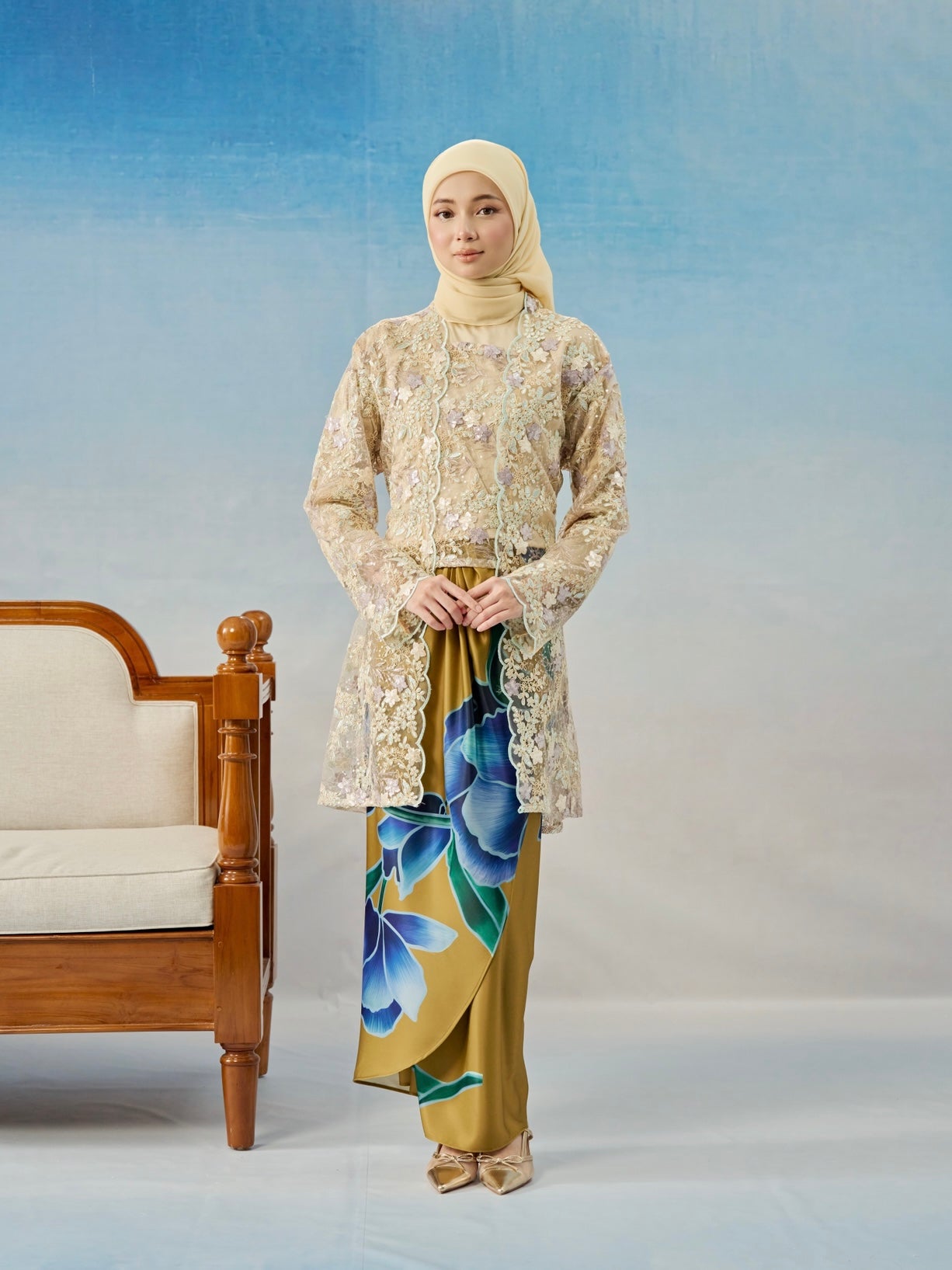 ZENIA KEBAYA IN CARAMEL GOLD