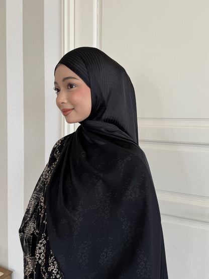 Vela Shawl in Onyx Black