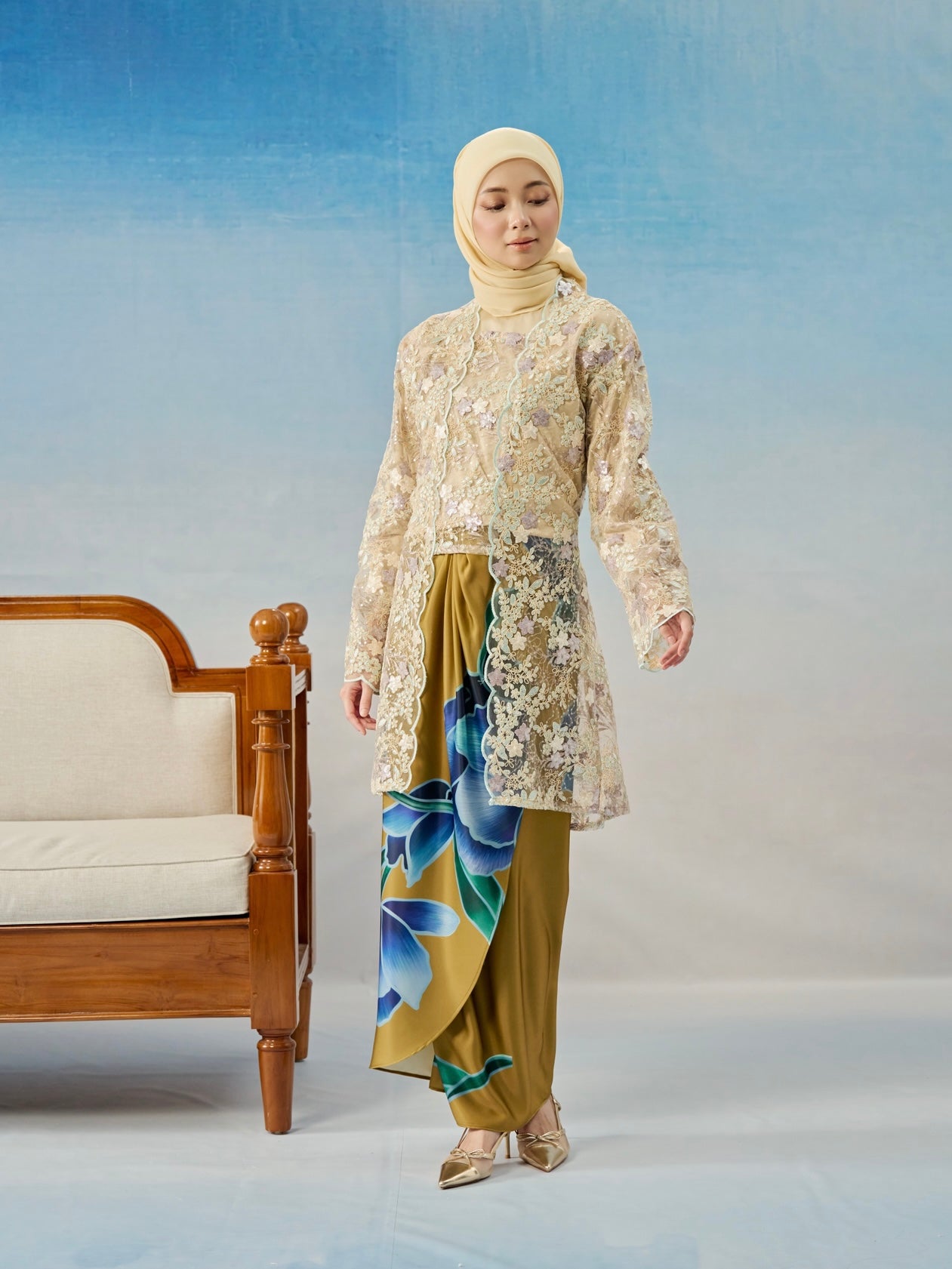 ZENIA KEBAYA IN CARAMEL GOLD