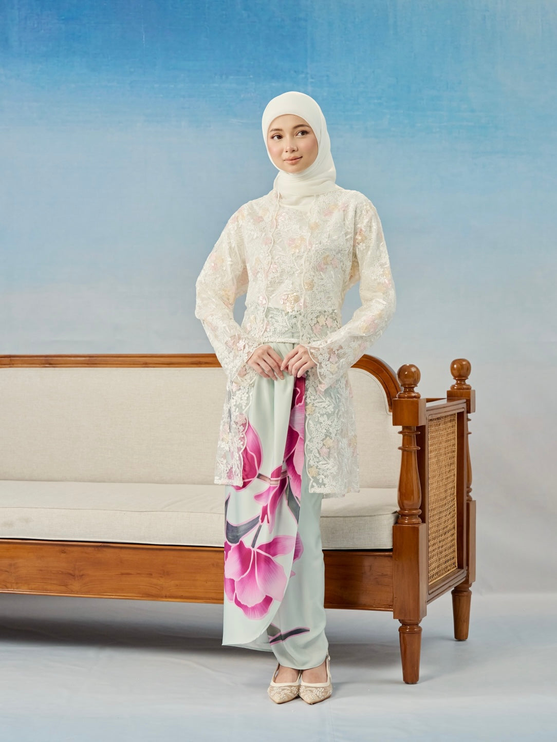 ZENIA KEBAYA IN SNOW PETAL