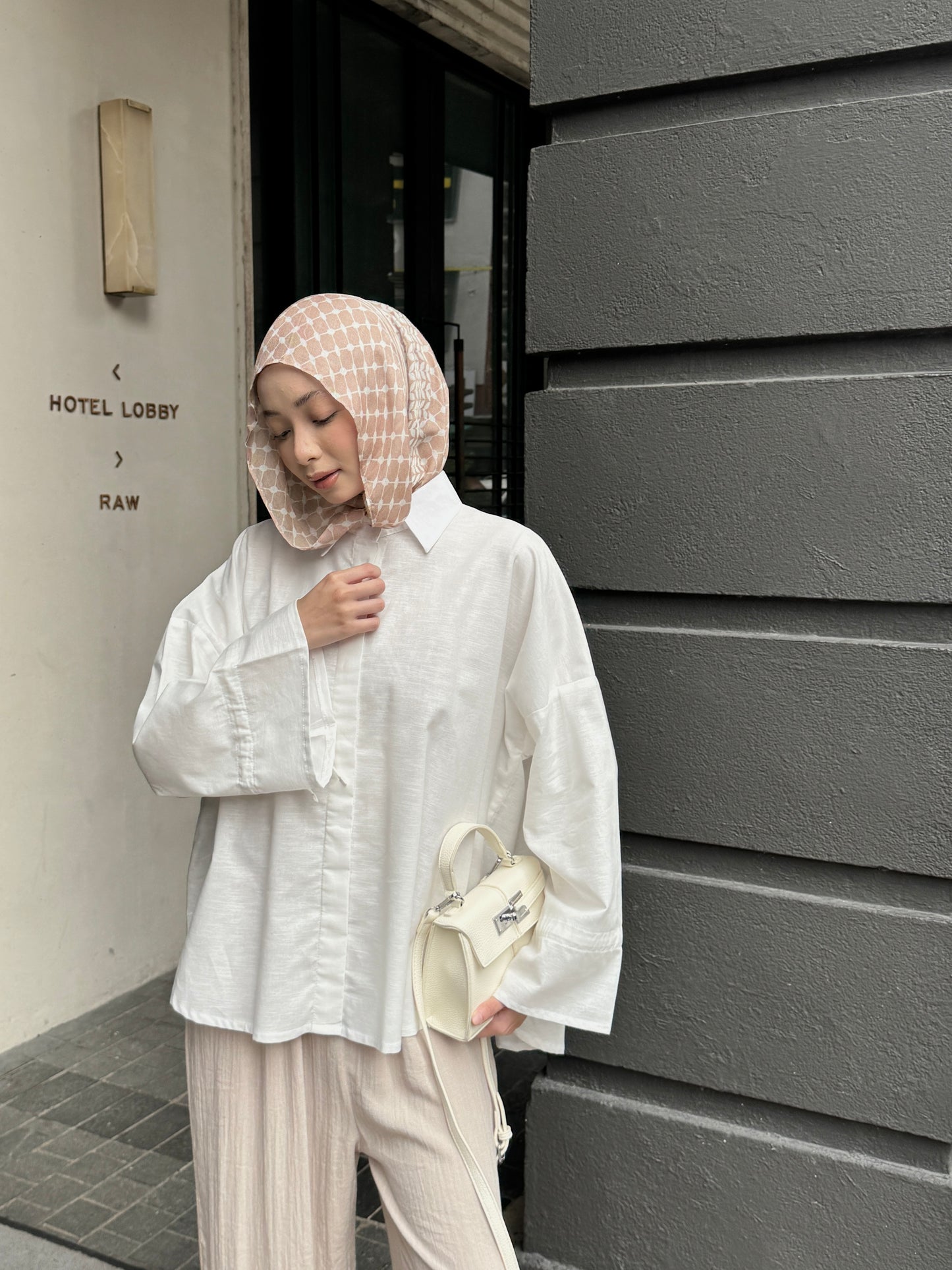 BETH LINEN IN WHITE