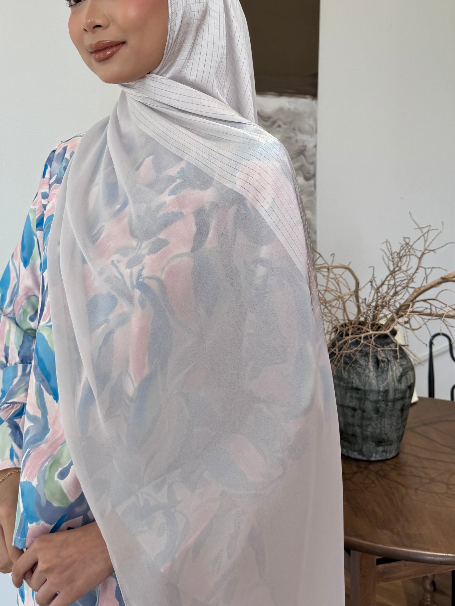 VELA SHAWL IN WHITE ASH